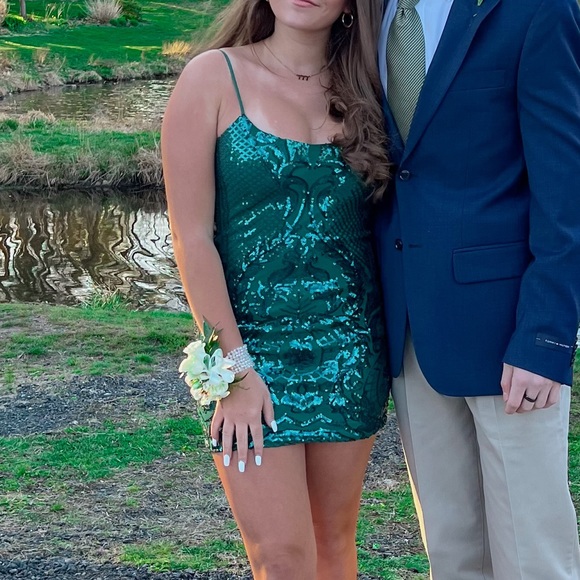 Lucy in the Sky Dresses & Skirts - Lucy in the Sky Green Sparkle Semi-Formal Short Dress WORN ONCE